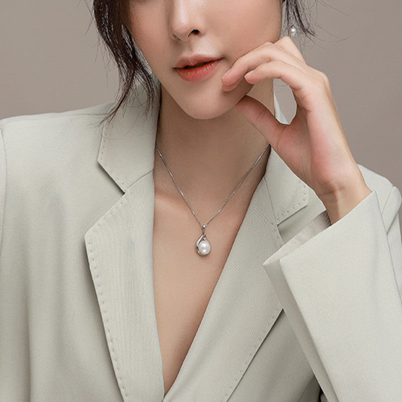 Elegant Pearl Necklace for Women