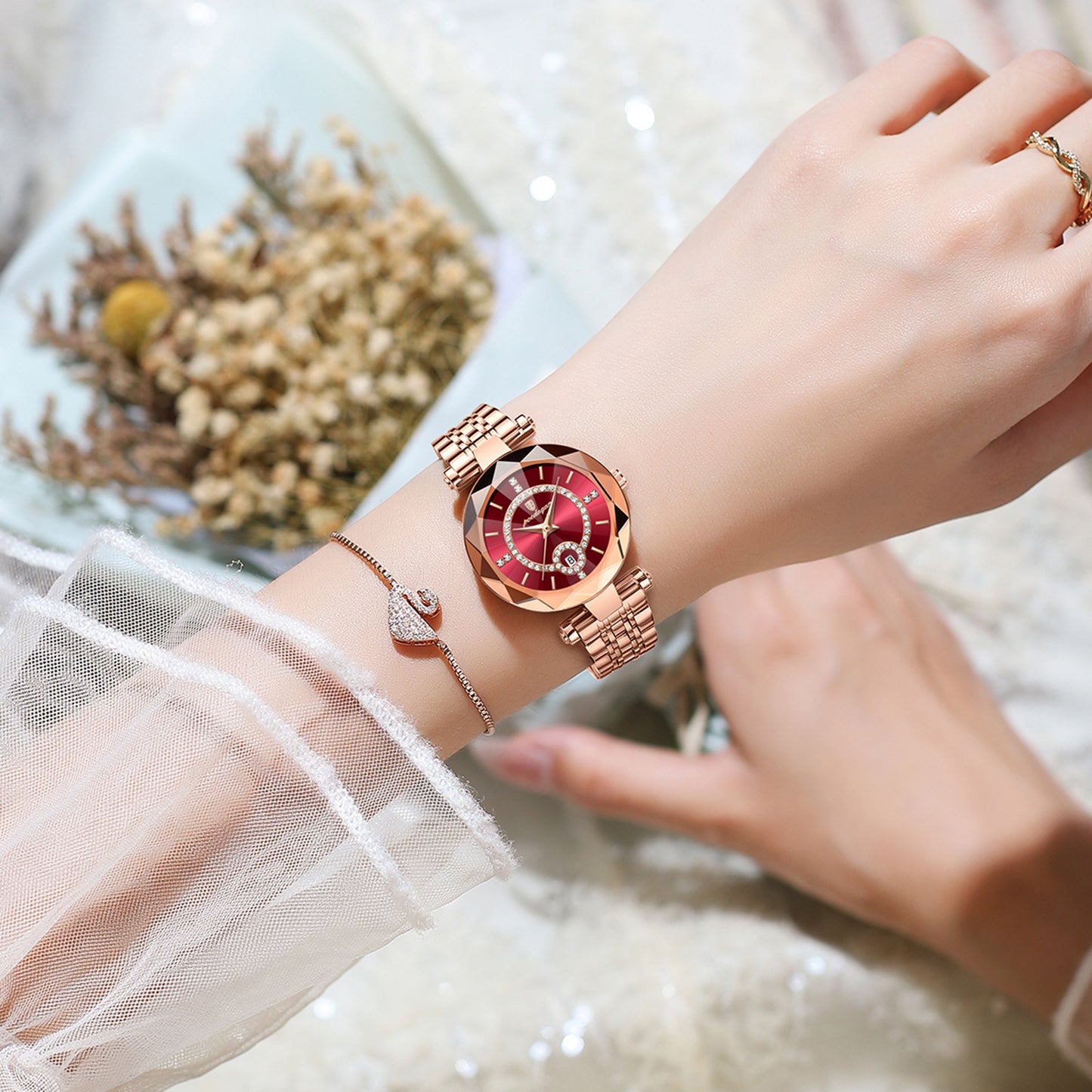 Modern Alloy Wristwatch for Women
