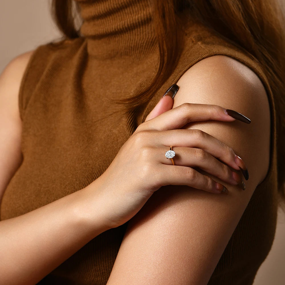 Luxury Moissanite Engagement Ring